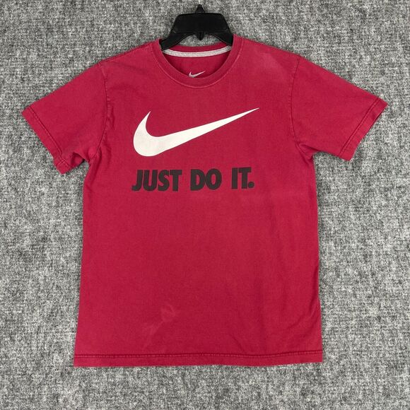NIKE SHIRT MENS MEDIUM RED JUST DO IT SWOOSH REGUALR FIT TEE‎ COTTON SPORTS - Picture 1 of 7